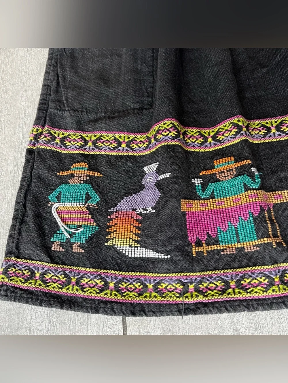 Vtg 70's‎ South American Dancers Hand Embroidered Apron Black Cotton Tie Back